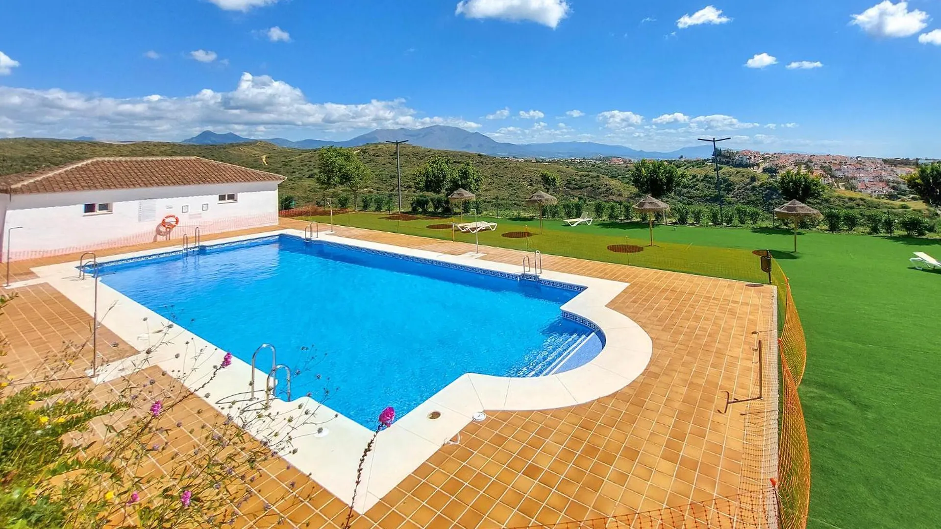 Awesome Apartment In Manilva With Kitchen 0*,