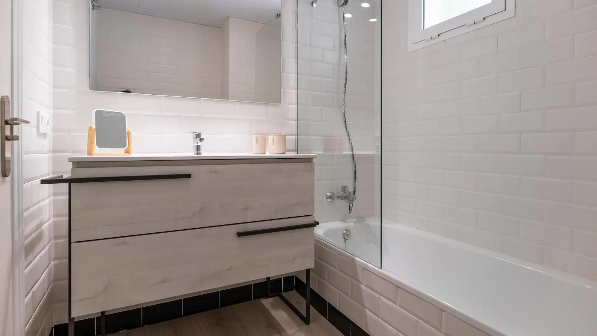 Awesome Apartment In Manilva With Kitchen